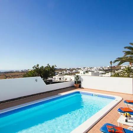 Casa Mcelroy * Tias